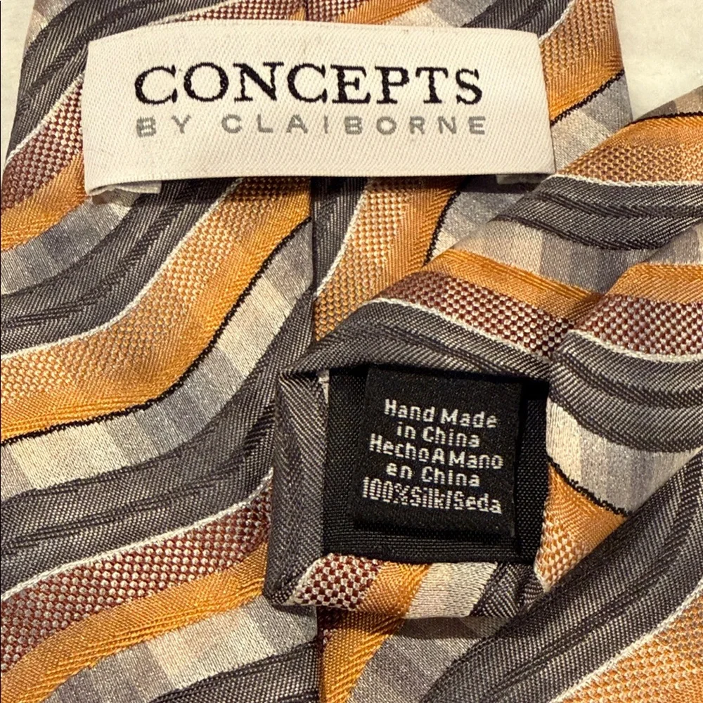 Vintage Concepts by Claiborne 100% Silk Necktie Ripple Stripe Tie